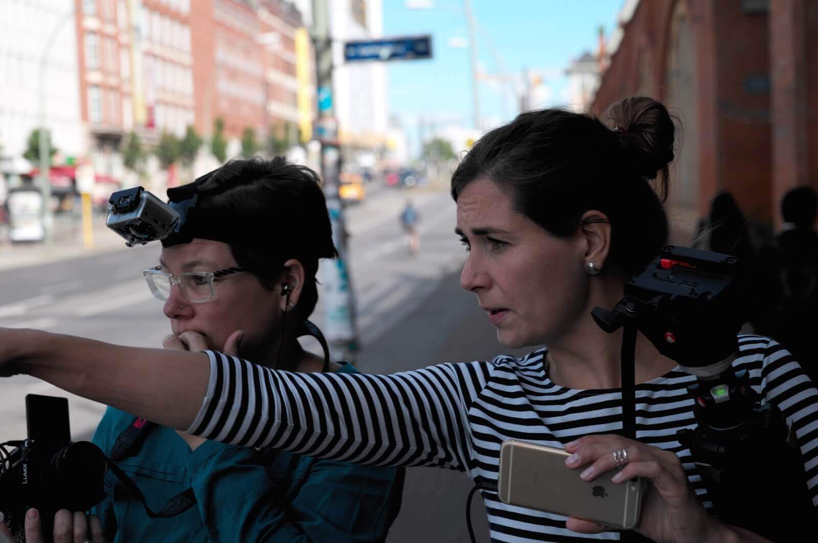 Ulrike Nagel met camera in Berlijn