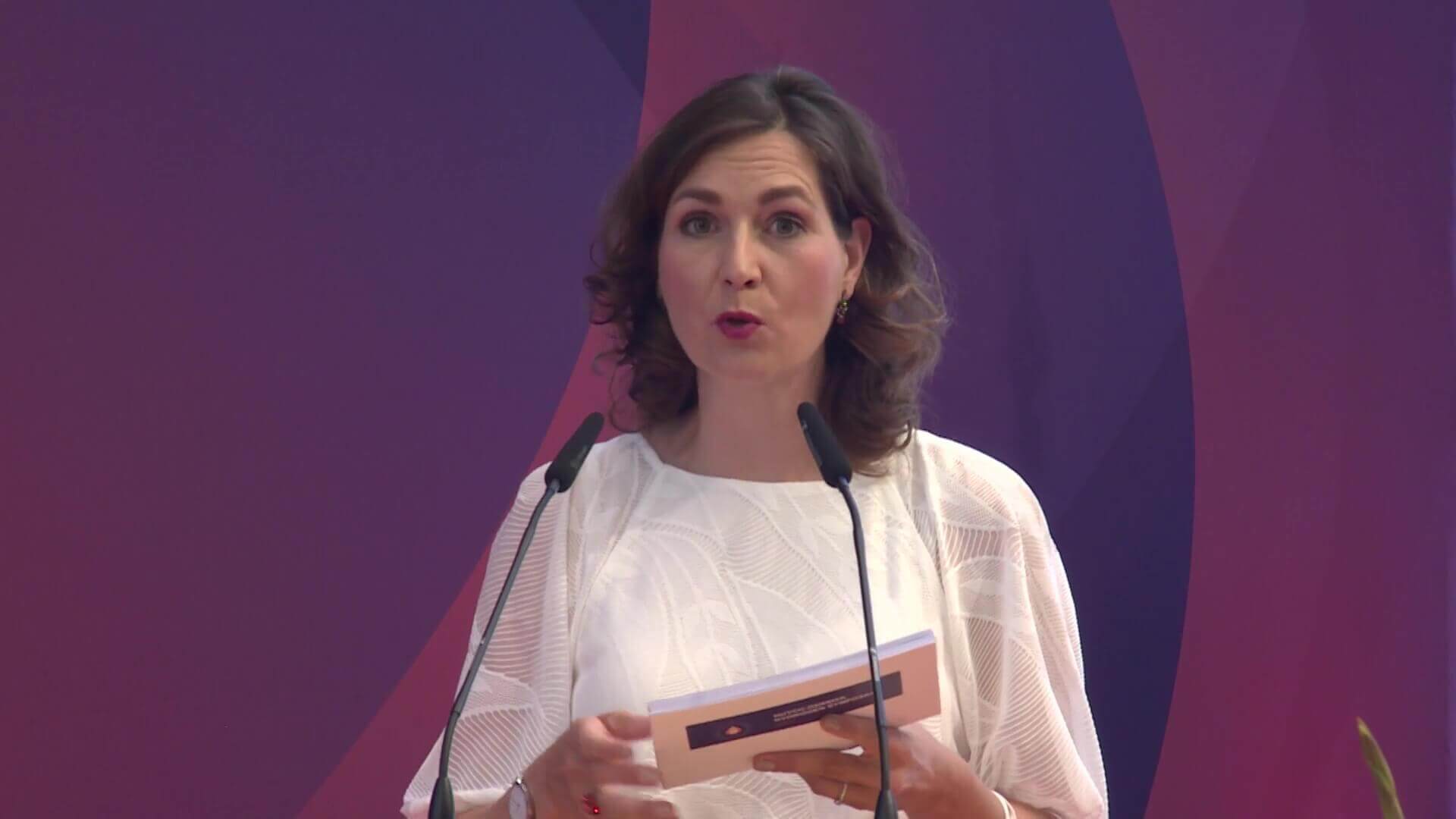 Ulrike Nagel is dagvoorzitter van het Duits-Nederlandse Waterstof-Symposium in Berlijn op 06-07-2021.