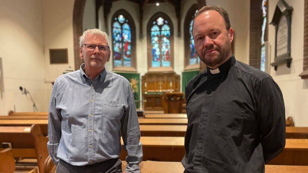 Simon Urquhart en dominee Ruan Crew in de Trinity Church in Utrecht
