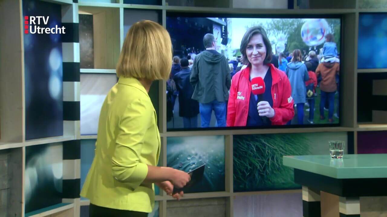 Ulrike Nagel in de RTV-Utrecht studio met Anne-Marie Verhagen.