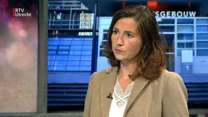 Ulrike Nagel in de studio van RTV Utrecht over zedenzaken.