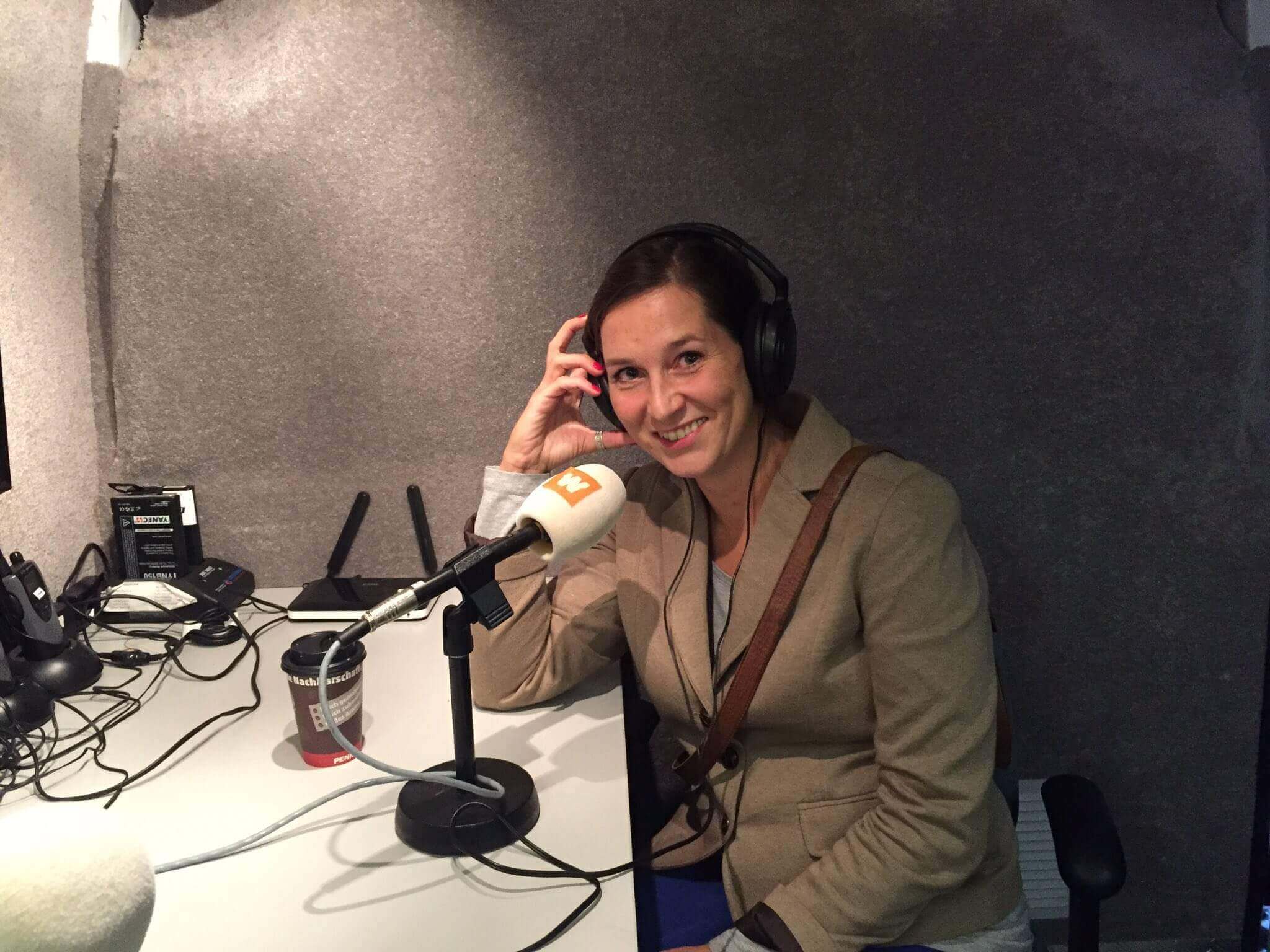 Ulrike Nagel voor radio WNL