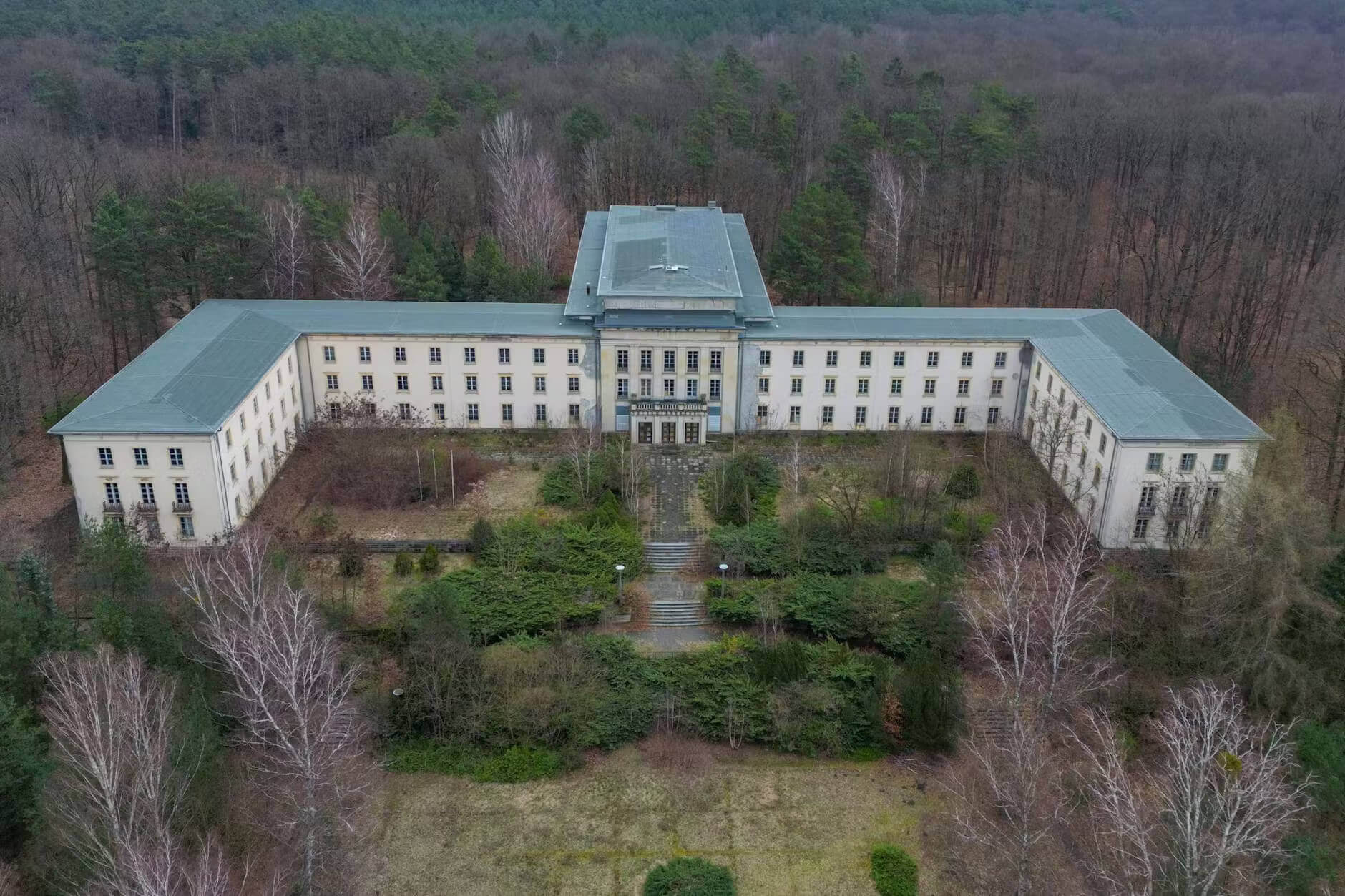 De locatie Bogensee: de gebouwen staan leeg sinds 1998.