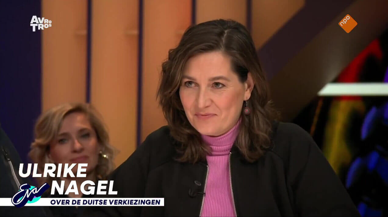 Ulrike Nagel praat aan tafel bij Eva Jinek met Jeroen Wollaars en Coks Donders mee over de Duitse verkiezingen, 04-02-2025.