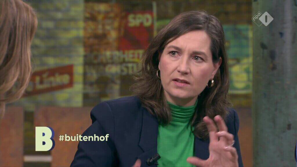 Ulrike Nagel aan tafel in Buitenhof in gesprek met Otto Fricke en Hubert Smeets.