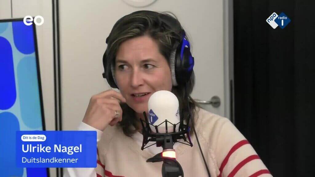 Ulrike op Radio 1 in "Dit is de Dag" met Tijs van den Brink over Merz die te weinig stemmen had om Bondskanselier te worden.