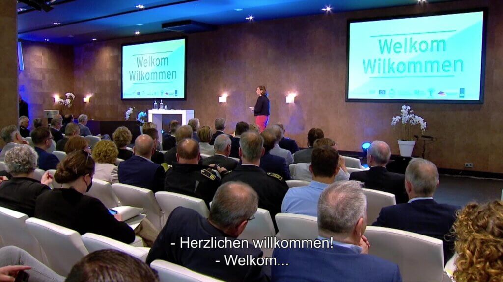 Ulrike Nagel als dagvoorzitter van de Euregionale Veiligheidsconferentie 2022 in Apeldoorn