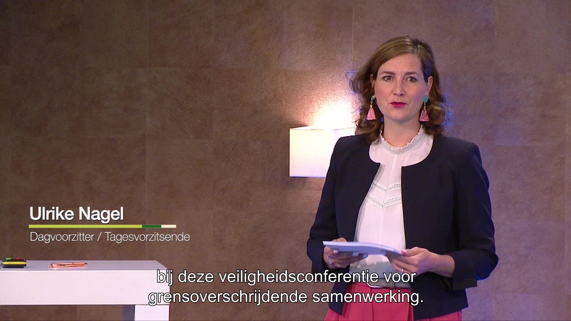 Ulrike Nagel als dagvoorzitter van de Euregionale Veiligheidsconferentie 2022 in Apeldoorn