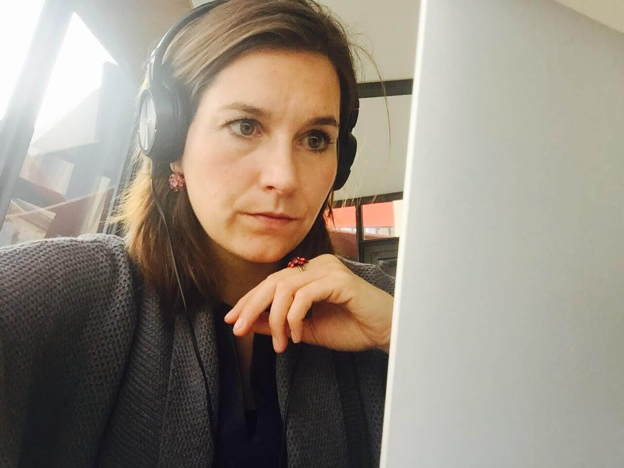 Ulrike Nagel aan het monteren