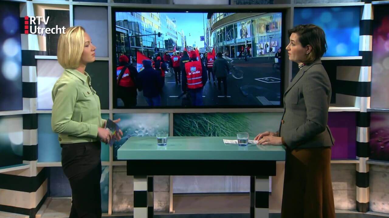 Ulrike Nagel in de studio van RTV Utrecht