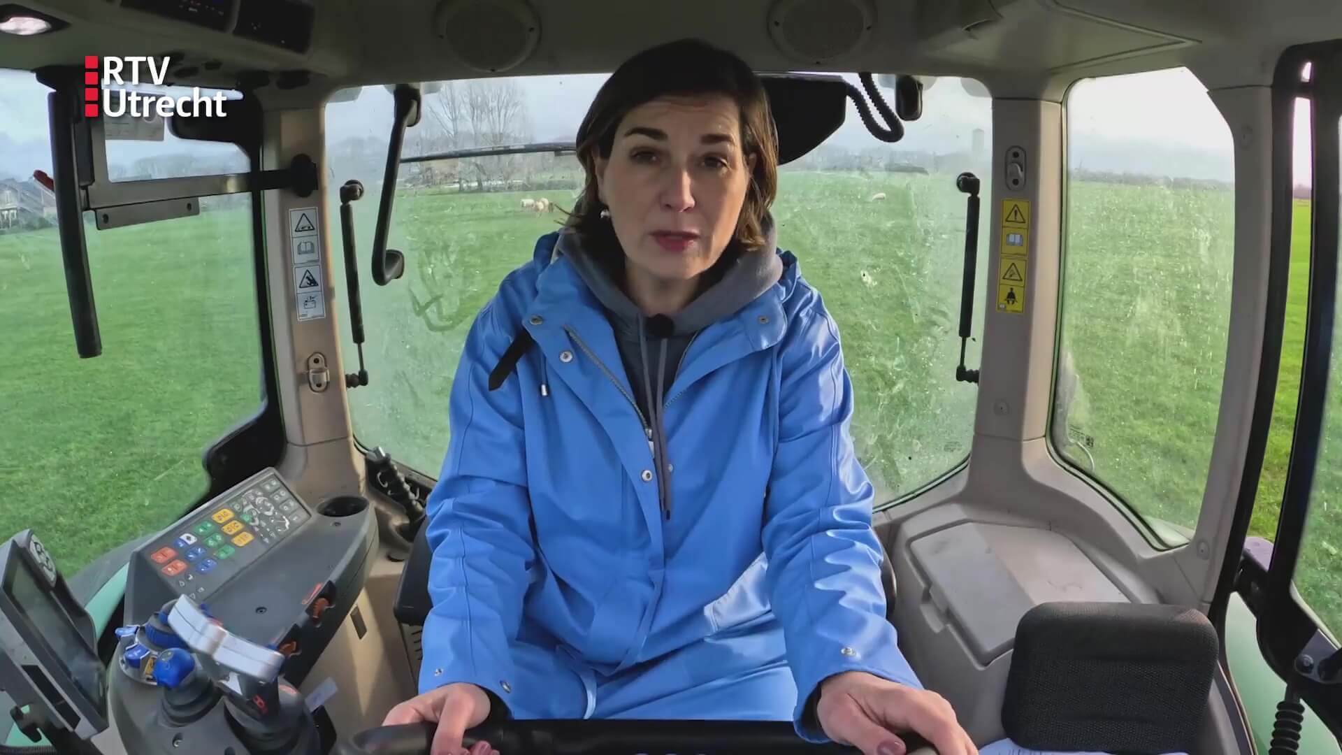 Ulrike Nagel op een trekker