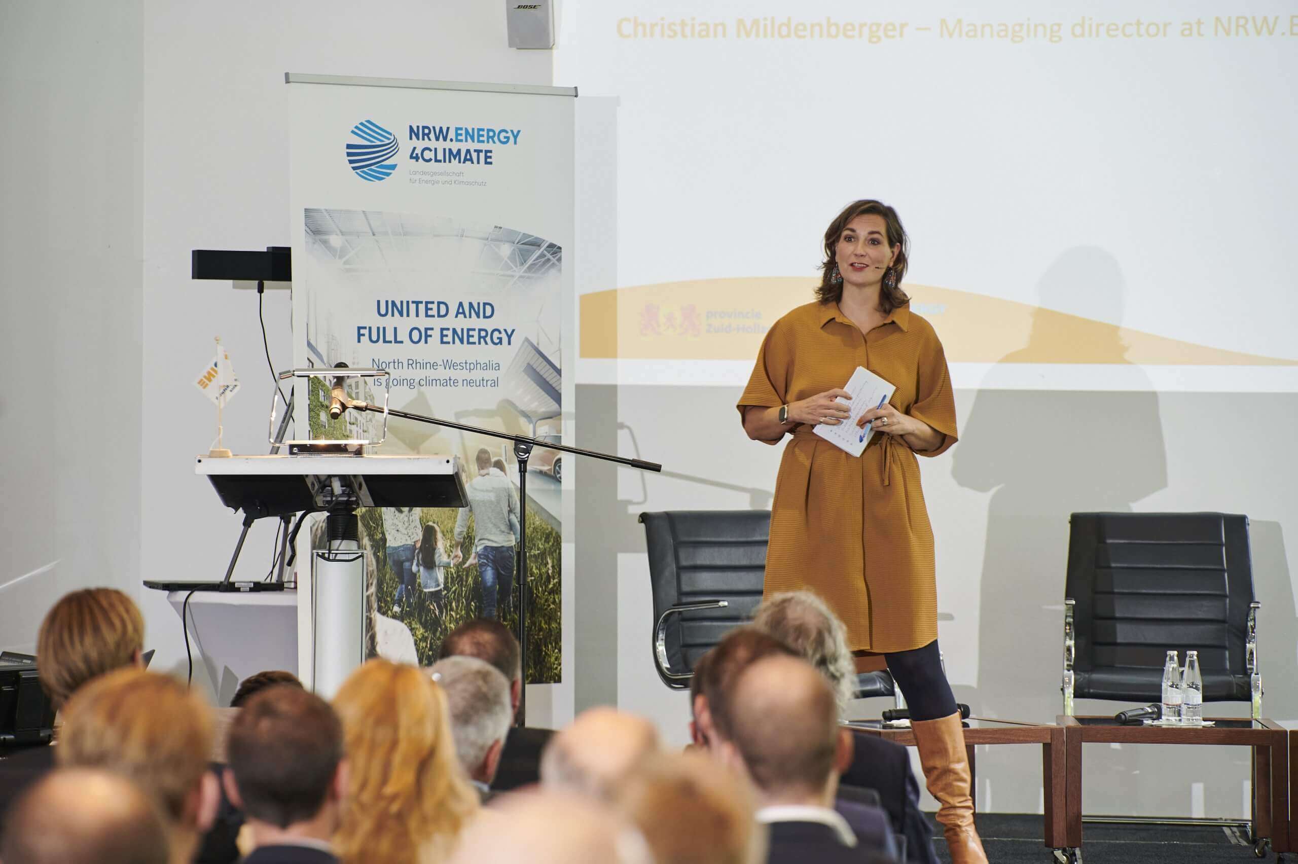 Ulrike Nagel als dagvoorzitter van de RH2INE-Konferenz 2024 in Duisburg. Ulrike Nagel als dagvoorzitter van de RH2INE-Konferenz 2024 in Duisburg.
