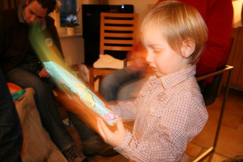 Max pakt kadootjes uit