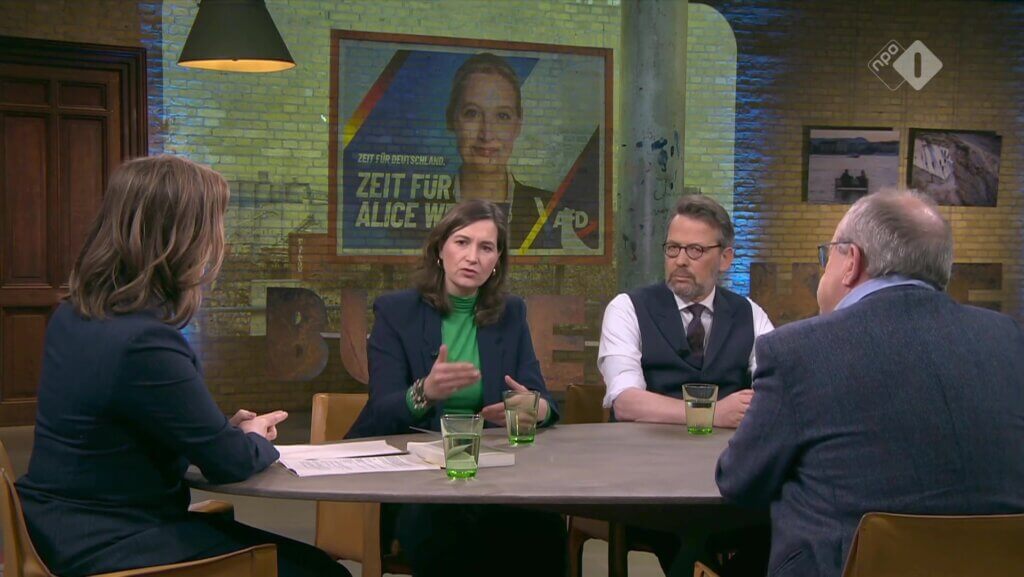 Ulrike Nagel aan tafel in Buitenhof in gesprek met Otto Fricke en Hubert Smeets.