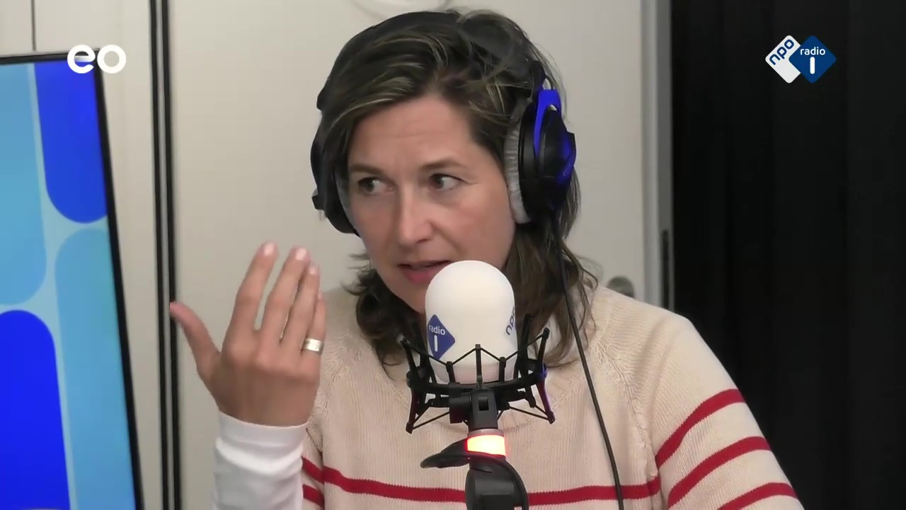 Ulrike op Radio 1 in "Dit is de Dag" met Tijs van den Brink over Merz die te weinig stemmen had om Bondskanselier te worden.