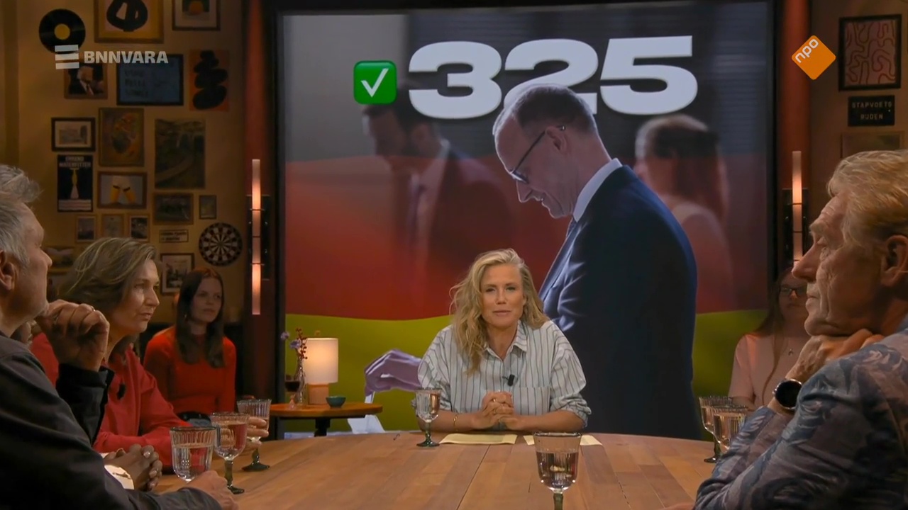 Ulrike Nagel was te gast aan tafel bij Bar Laat en praat met Annette Birschel en Sophie Hilbrand over de historische stemmingen vandaag in de Duitse bondsdag.