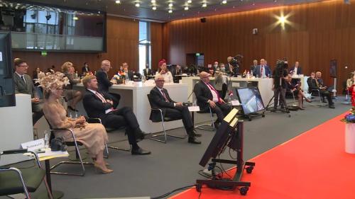 Koning Willem-Alexander en Koningin Máxima bij het Duits-Nederlandse Waterstof-Symposium in Berlijn op 06-07-2021.